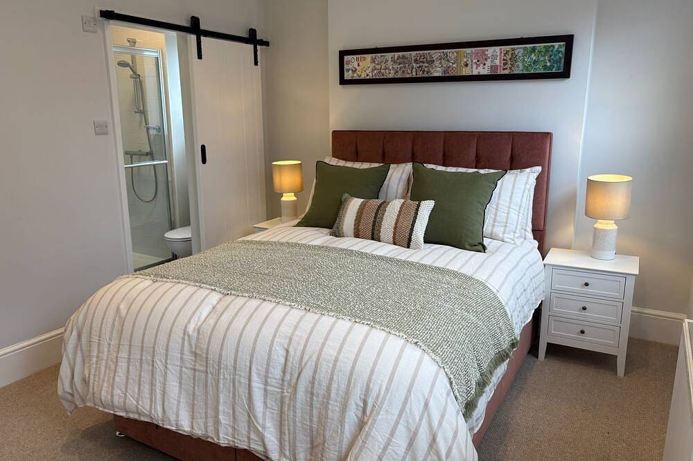 Little Meads House - charming cottage close to seafront in Eastbourne, East Sussex