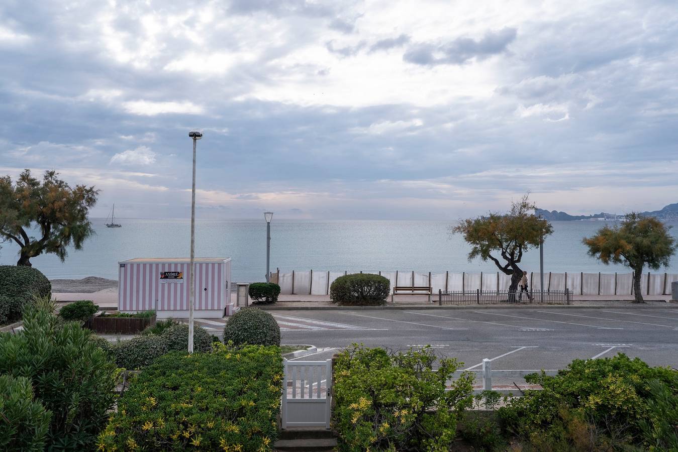 Villa 'Magnifique Plage À 20m' con vistas al mar, terraza privada y Wi-Fi in Les Lecques, Saint-Cyr-sur-Mer