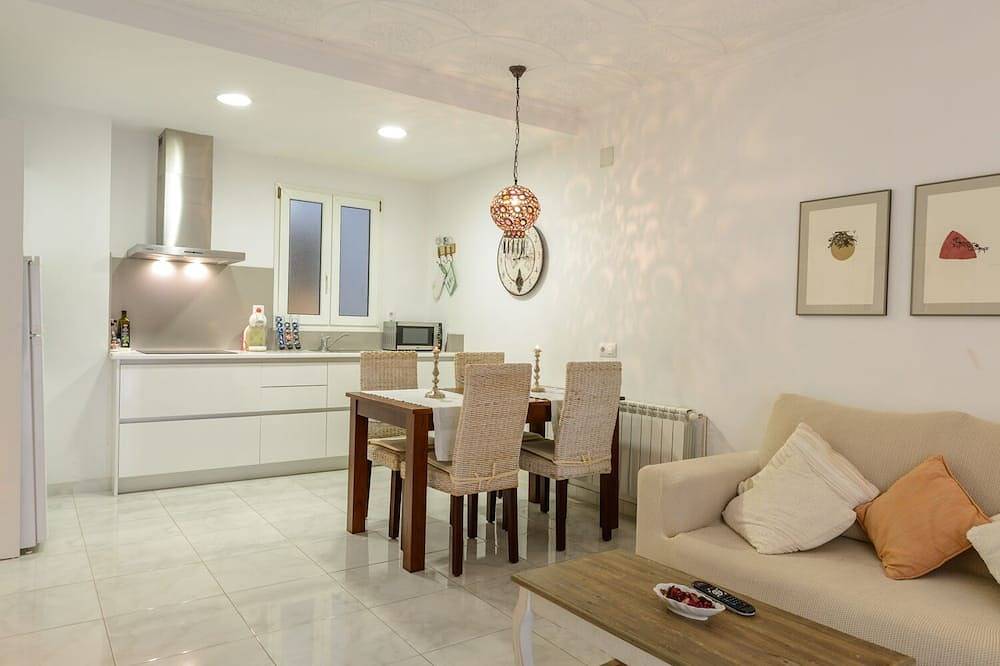 Entire apartment, Lovely Apartment In Girona City Centre 10 Minutes Walk To The Old Town in Girona, Gironès