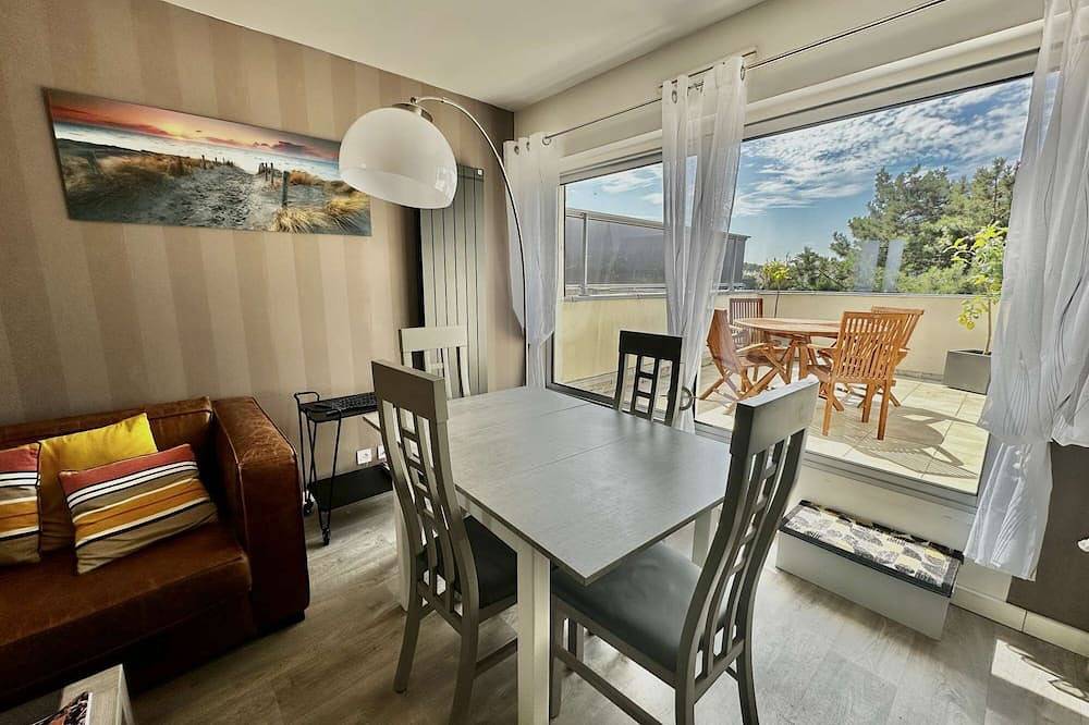 Appartement entier, La mouette rieuse, terrasse, vue mer, accès plage in Saint-Aubin-sur-Mer (Calvados), Région de Caen