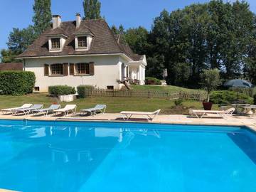 Cottage pour 2 personnes, avec vue ainsi que jardin et piscine à Bocal (récipient)