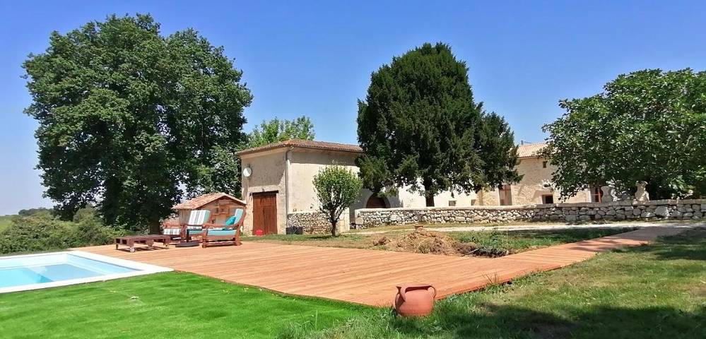 Location de vacances pour 10 personnes, avec vue ainsi que jardin et piscine à Guillac (Gironde) - 4