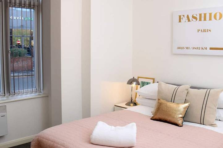 Appartement entier, Rare, spacieux appartement de 3 chambres Plus! Parking gratuit in Watford, Hertfordshire