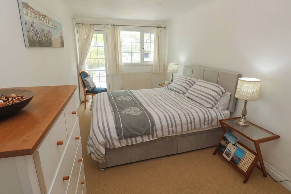 16 Forth An Nance, pet friendly, country holiday cottage in Portreath in Portreath, Cornwall