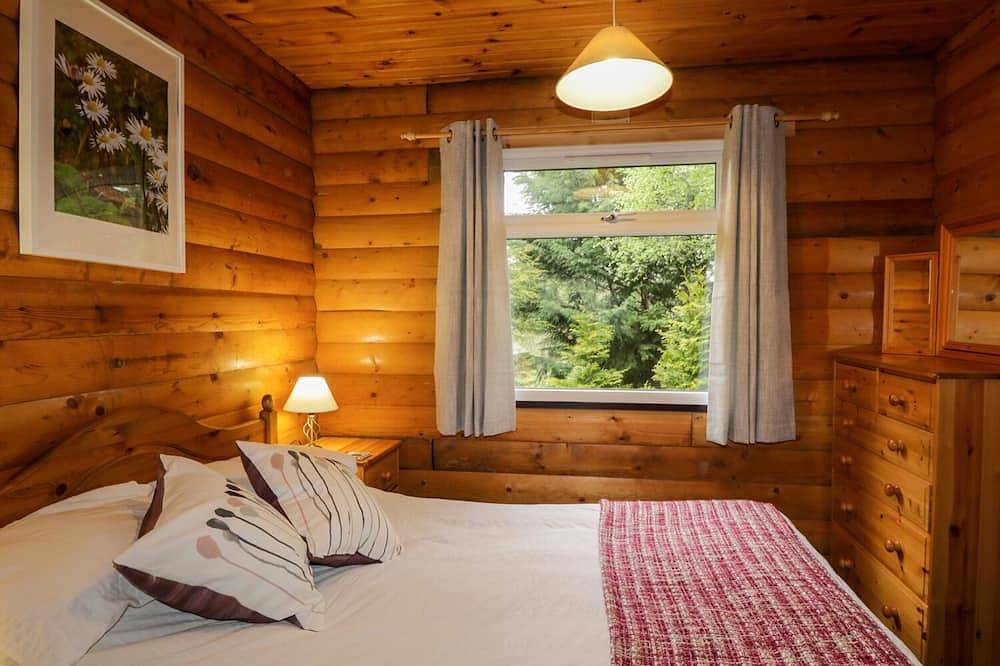 Eagle Lodge, pet friendly, with a garden in Strathpeffer in Strathpeffer, Highlands