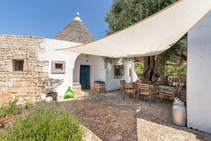 Villa Trulli Colle Specchia con piscina privata e tanta natura in Panza (Puglia), Cisternino