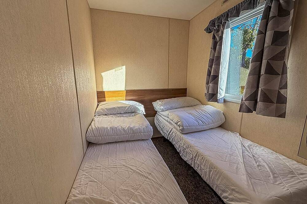 Lovely caravan for hire at Manor Park in Hunstanton in Hunstanton, Norfolk Coast