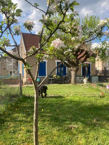 Gîte pour 11 personnes, avec vue et jardin à Accolay (Yonne)