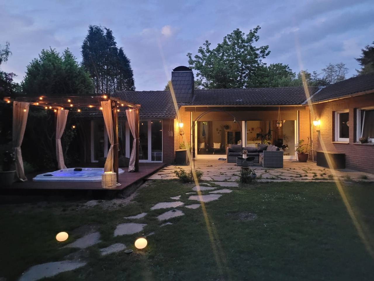 Bungalow 'Naturspa Haus Am See' met Uitzicht op Meer, Privéterras en Wi-Fi in Niederkrüchten, Niederrhein