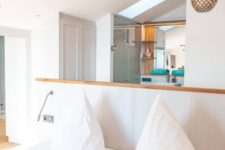 Ganze Wohnung, Maisonette Suite mit freiem Panoramaseeblick in Frauenchiemsee, Chiemsee, Gemeinde
