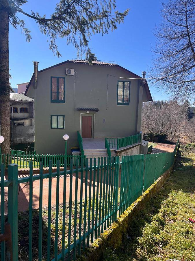 Gîte pour 4 personnes, avec Balcon et Jacuzzi ainsi que Jardin et Sauna à San Giovanni in Fiore