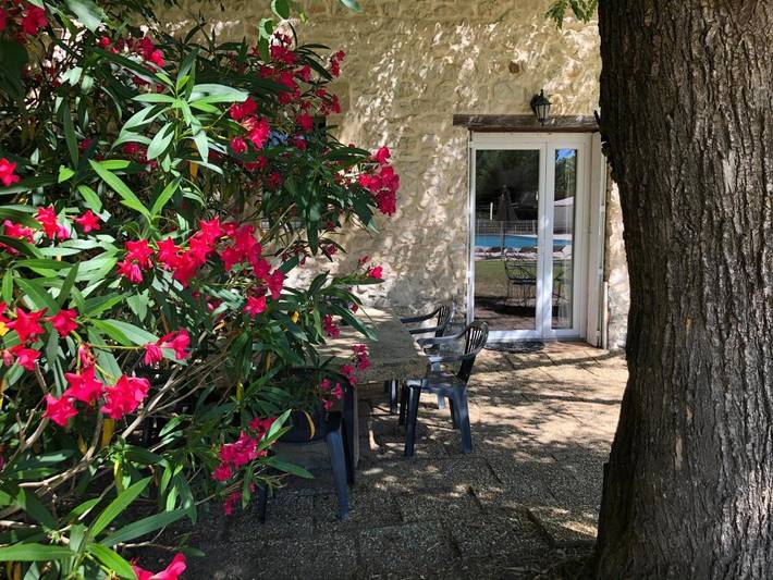 Appartement de vacances pour 4 personnes, avec Terrasse et Jardin ainsi que Piscine et Vue sur le lac