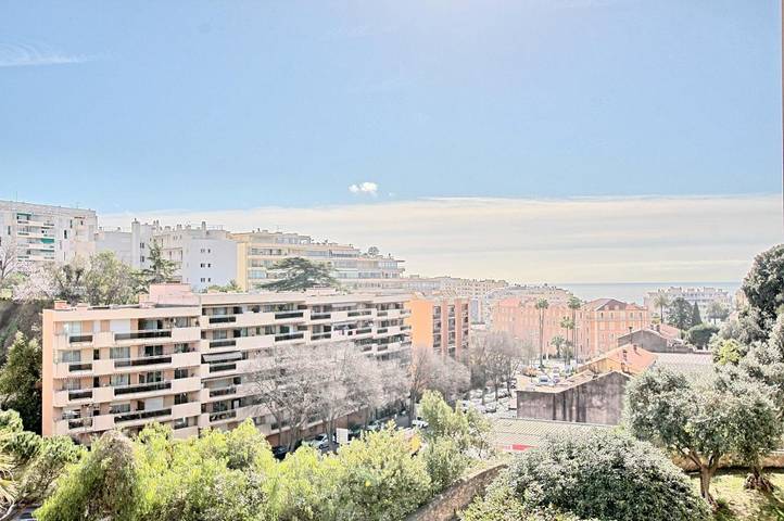 Gîte pour 4 personnes, avec vue et terrasse dans Chateau Et Parc Vallombrosa Cannes