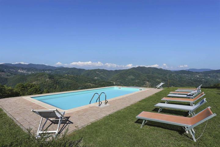 Villa with pool for 8 people, with garden, with pets in Lucca