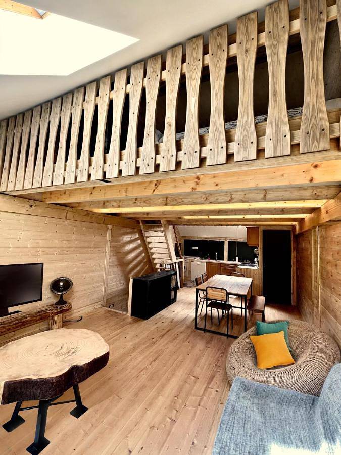 Chalet pour 8 personnes, avec jardin ainsi que terrasse et vue