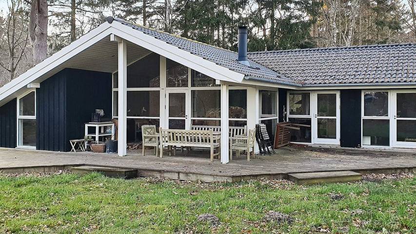 Ferieudlejning for 7 personer, med terrasse, husdyr tilladt i Vejby