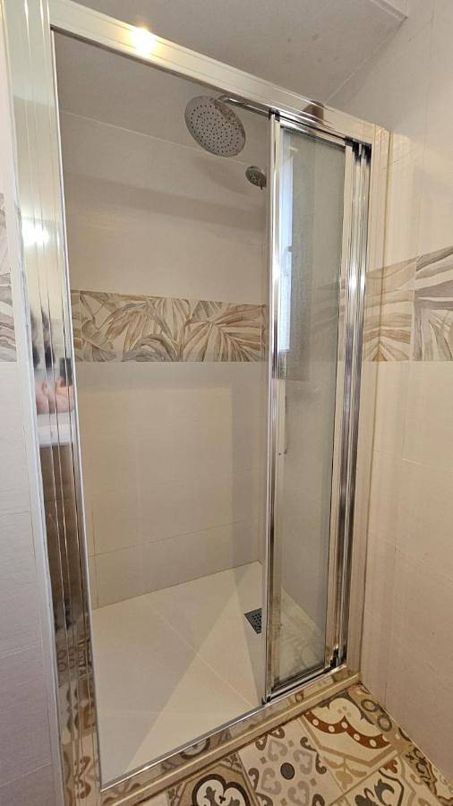 Double Room with Shared Bathroom in Galdácano, Vizcaya