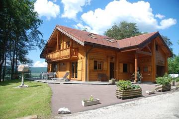 Chalet pour 6 personnes, avec sauna ainsi que jardin et jacuzzi à Foncine-le-Haut