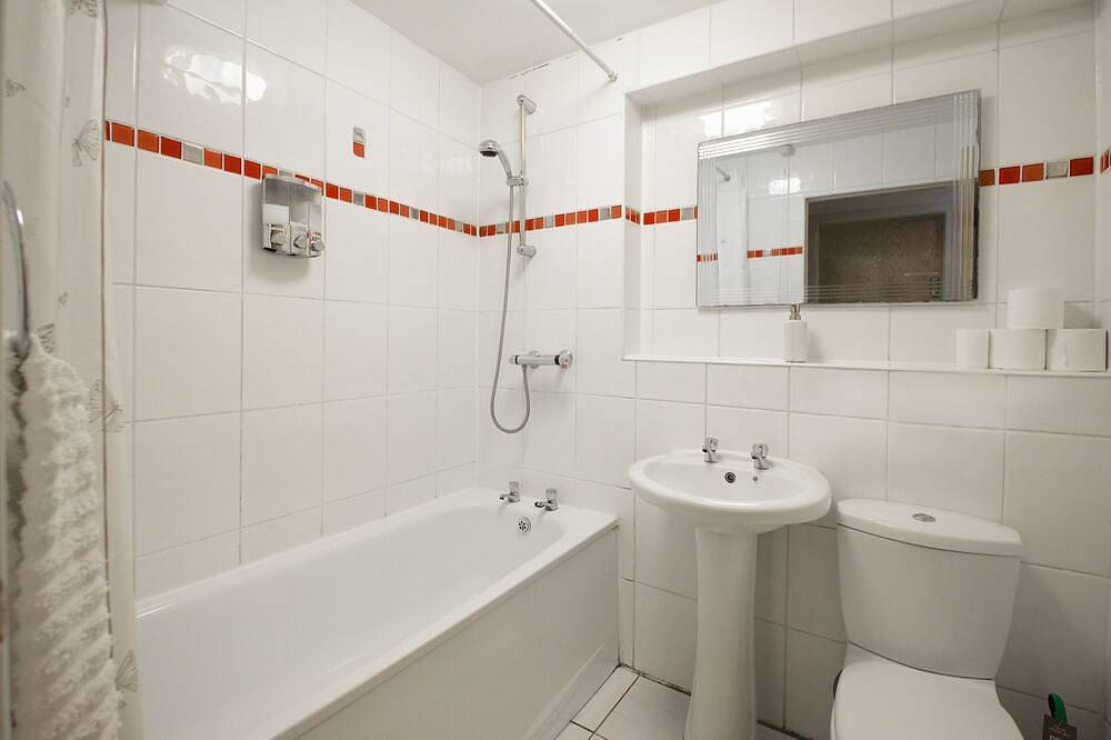City centre private rooms w/tv & shared bathrooms in Liverpool, Merseyside