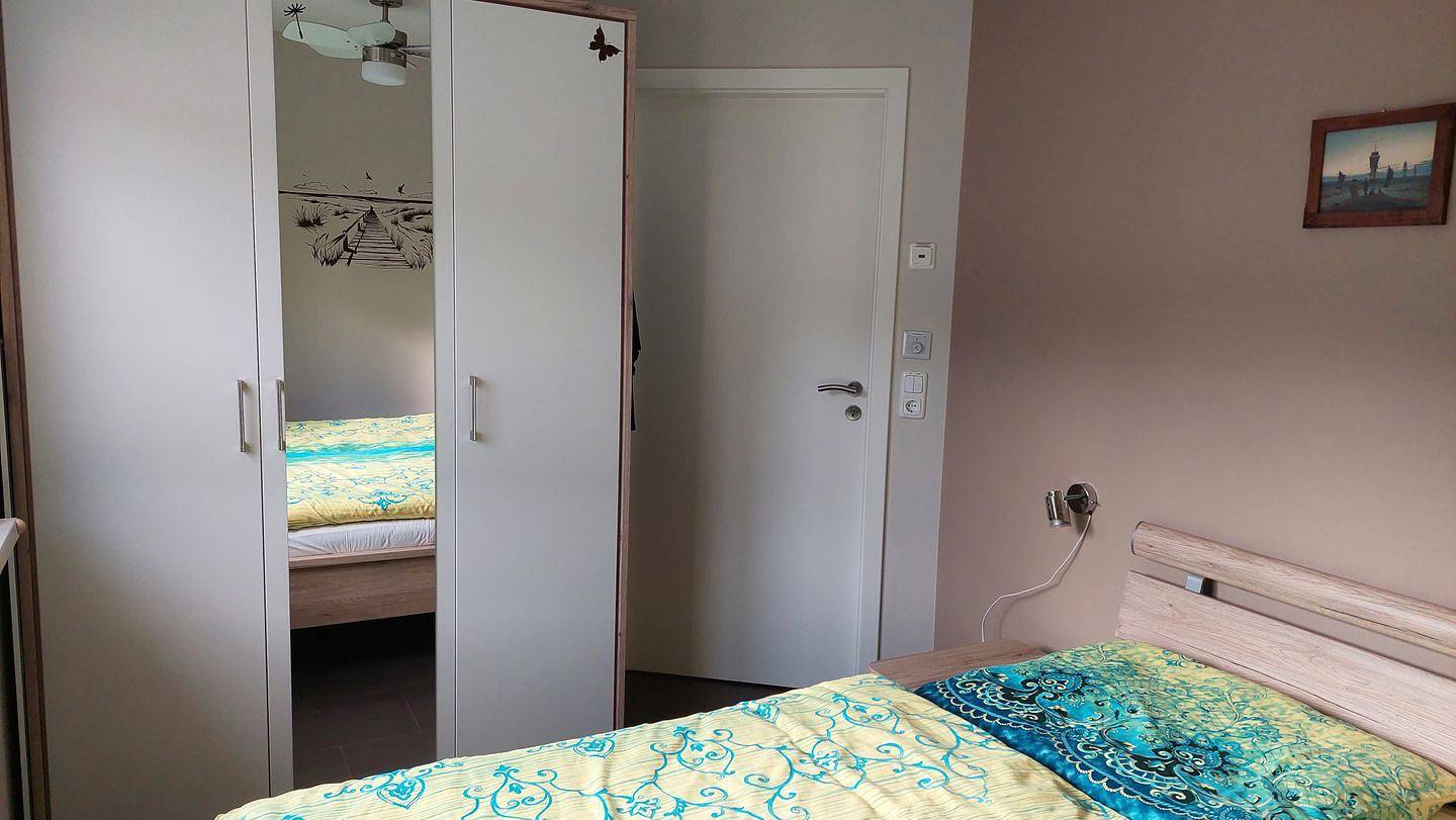 Ganze Wohnung, 2-Zimmer-Ferienwohnung mit Balkon inkl. 3 Fahrräder und Wlan in Gelbensande, Rostock und Umgebung
