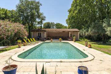 Gîte pour 8 personnes, avec jardin à Grans