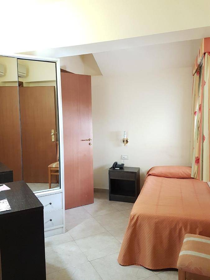 Hôtel pour 2 personnes, avec jardin à Letojanni - 3