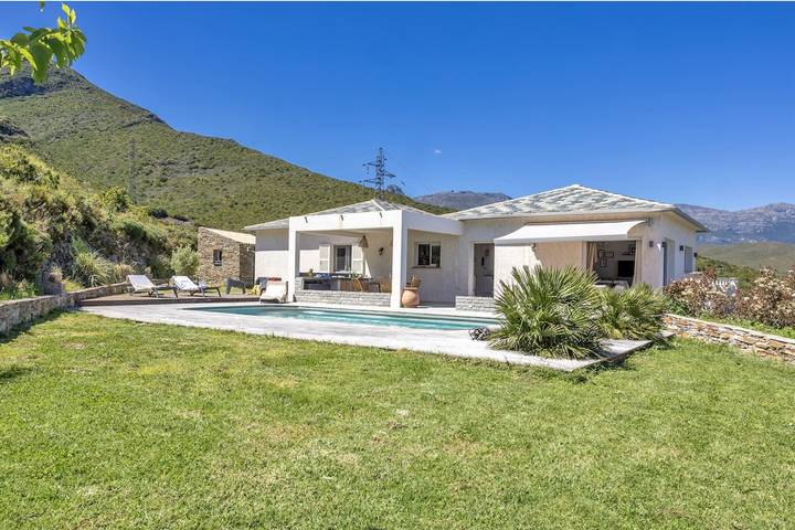 Villa pour 10 personnes, avec piscine et jardin, adapté aux familles dans Cap Corse - 2