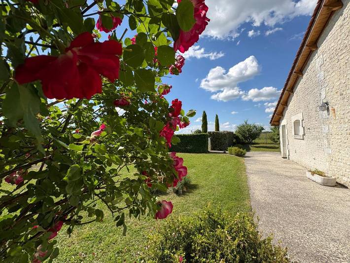 Maison d’hôte pour 2 personnes, avec piscine ainsi que jacuzzi et jardin en Charente - 4