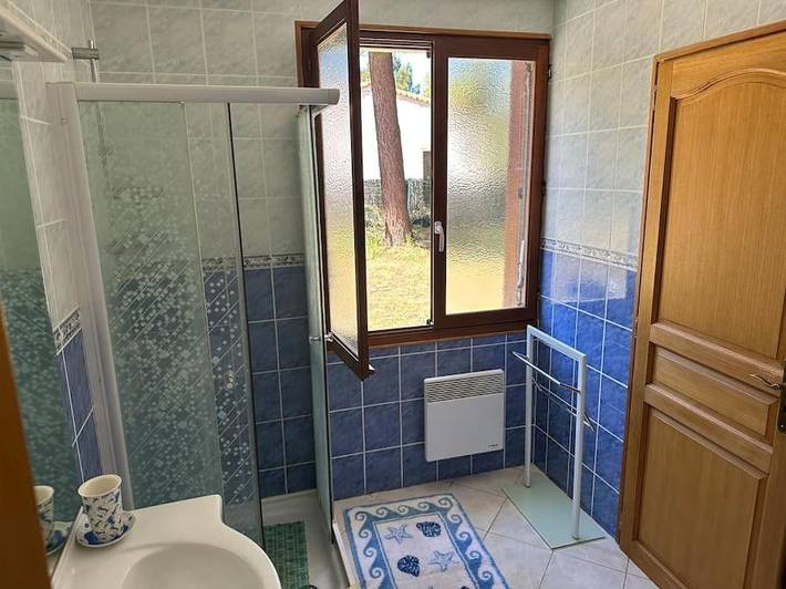 Location de vacances pour 14 personnes, avec terrasse ainsi que vue et jardin dans Luna Park La Palmyre - 3