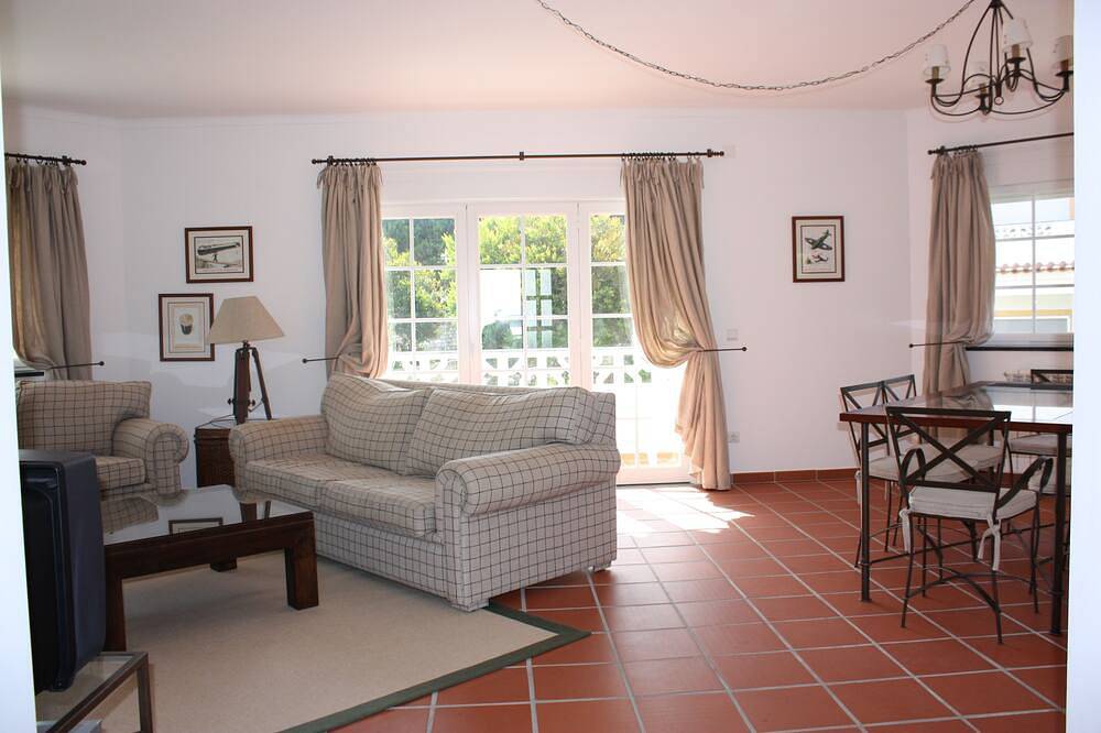 Ganze Wohnung, Apartment mit Gemeinschaftspool, Landschaftsgärten, Wi-Fi in Amoreira, Leiria District
