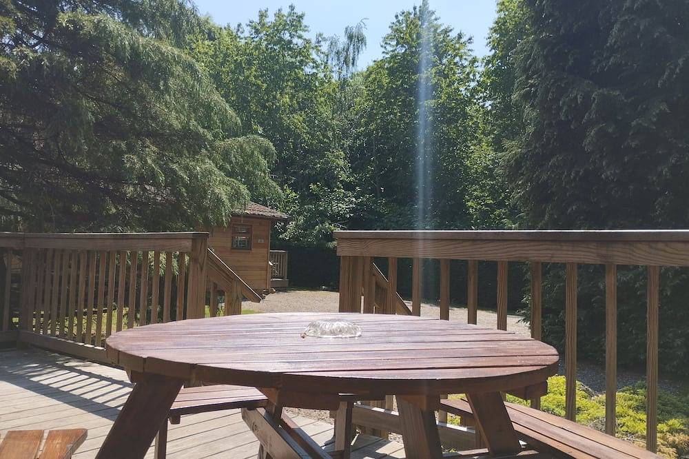 A charming & traditional Scandinavian log cabin within a tranquil setting. in Nördliches Yorkshire