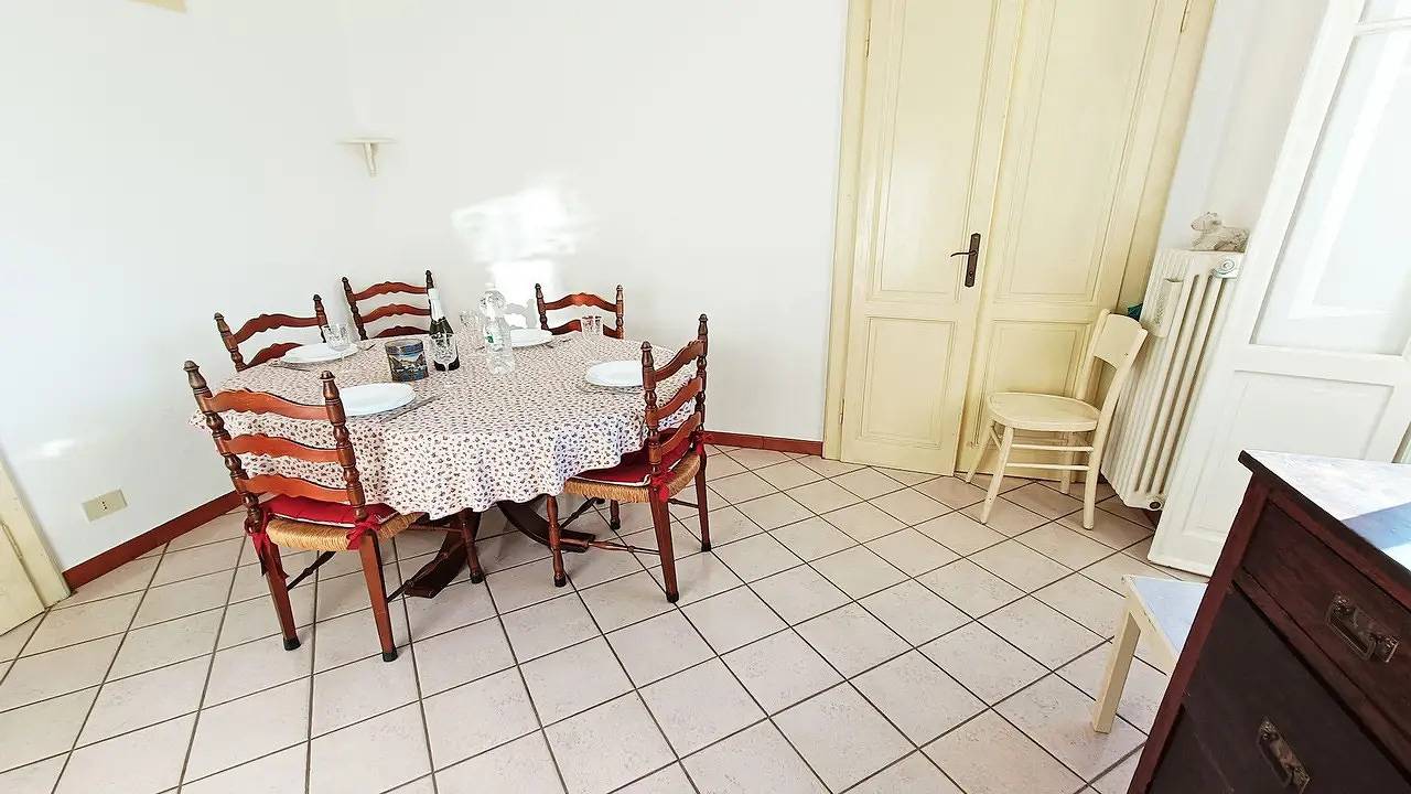 Casa vacanza per 8 persone con giardino in Maccagno, Maccagno con Pino e Veddasca