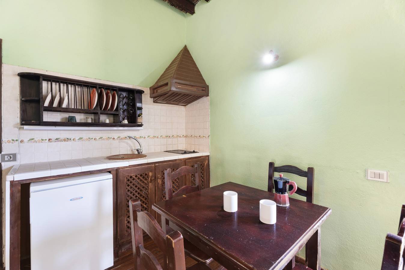 Apartamento entero, Apartamento de vacaciones 'Atarjea' con vistas al mar, piscina compartida y Wi-Fi in Granadilla de Abona, Tenerife Sur