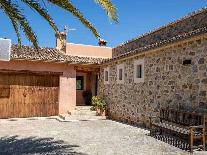 Ferienhaus für 8 Personen, mit Pool und Terrasse sowie Garten