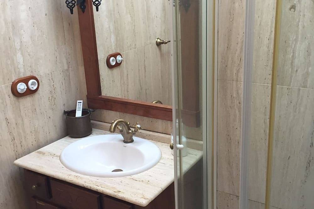 Lovely country house with garden by the sea in Rías Altas in Mogor, Mañón