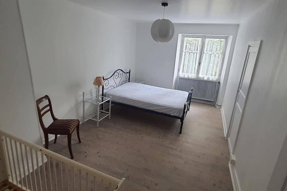 Maison de bourg avec 4 chambres in Sardent, Région de Guéret