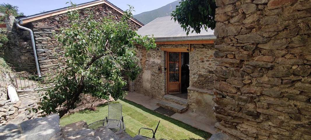 Location de vacances pour 4 personnes, avec jardin et terrasse à Nohèdes - 3