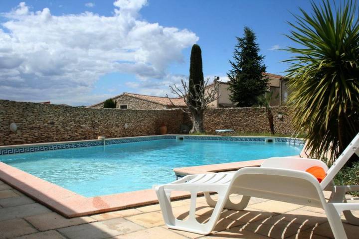 Location de vacances pour 4 personnes, avec Terrasse et Jardin ainsi que Piscine et Vue à Ventenac-Cabardès