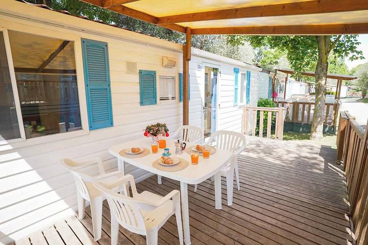 Mobile home for 5 people in Greece
