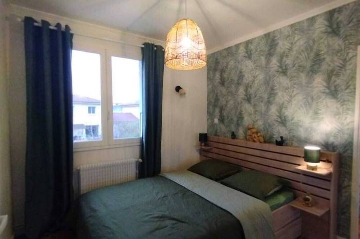 Location de vacances pour 8 personnes, avec jardin et terrasse à Irigny - 4