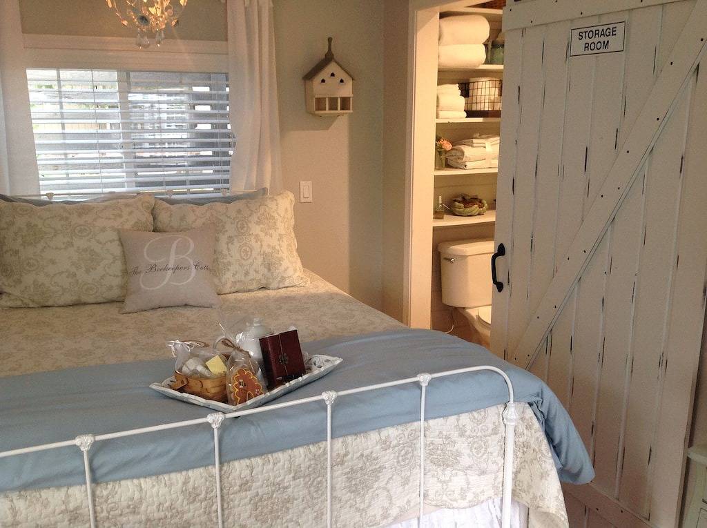 Imker Cottage-Gig Harbor -Nina Dreyer in Artondale, Pierce County