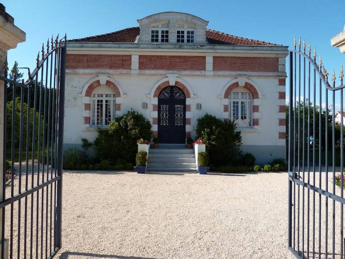 Chambre d’hôte pour 2 personnes, avec Terrasse et Jardin ainsi que Piscine et Sauna