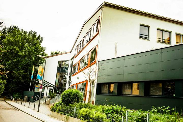 Hostel für 4 Personen, mit Garten in München