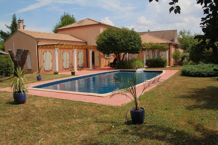 Gîte pour 8 personnes, avec piscine