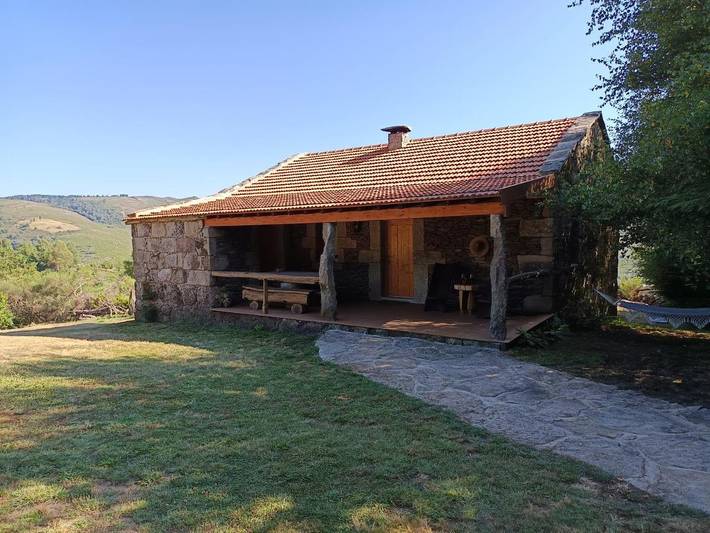 Gîte pour 6 personnes, avec jardin et vue dans Riba de Mouro