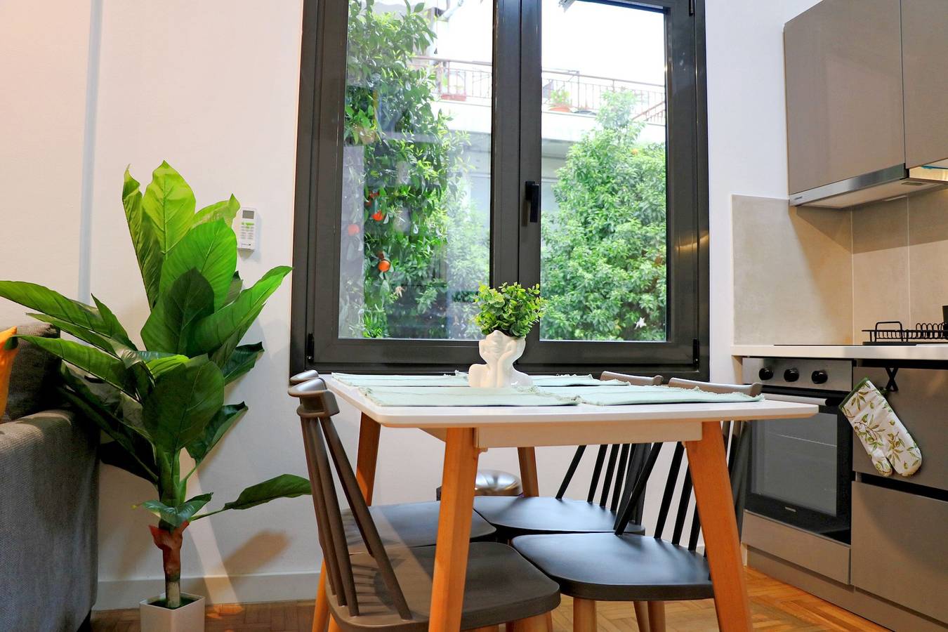 Appartement entier, Appartement de vacances pour 4 personnes avec terrasse in Section centrale d'Athènes, Athènes