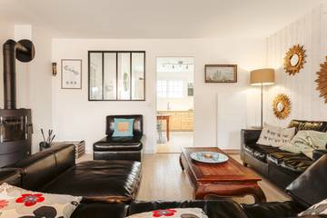 Vacation Rental for 8 Guests in Le Bois-Plage-en-Ré, Côte des Fleurs, Picture 2