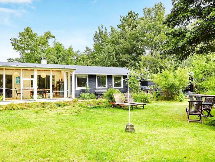 Ferieudlejning for 6 personer, med Terrasse og Have i Nykøbing Sjælland