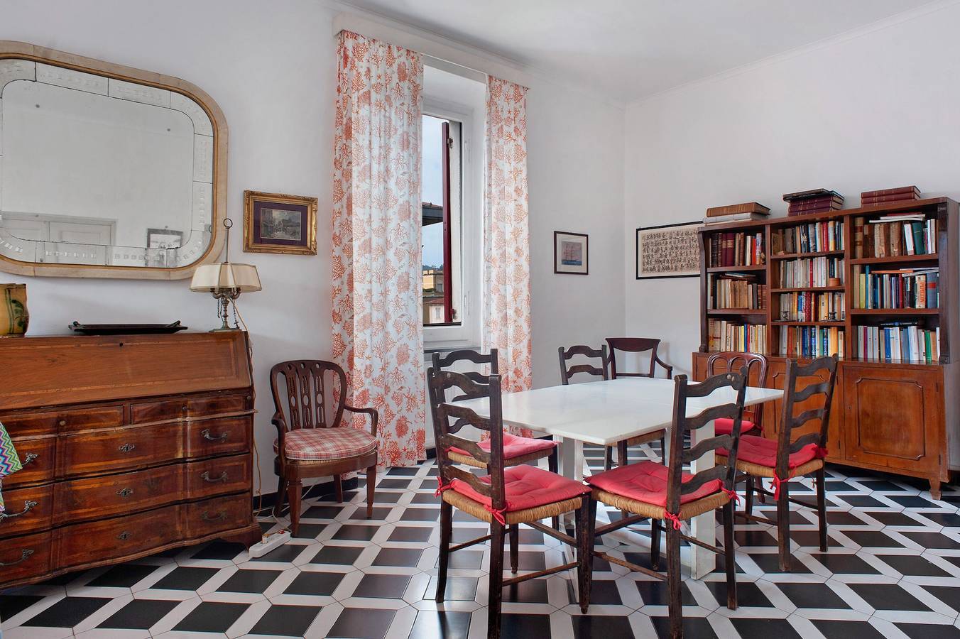 Appartement entier, Appartement 'Casa Fantoni' avec balcon, Wi-Fi et climatisation in Levanto, Commune de Levanto