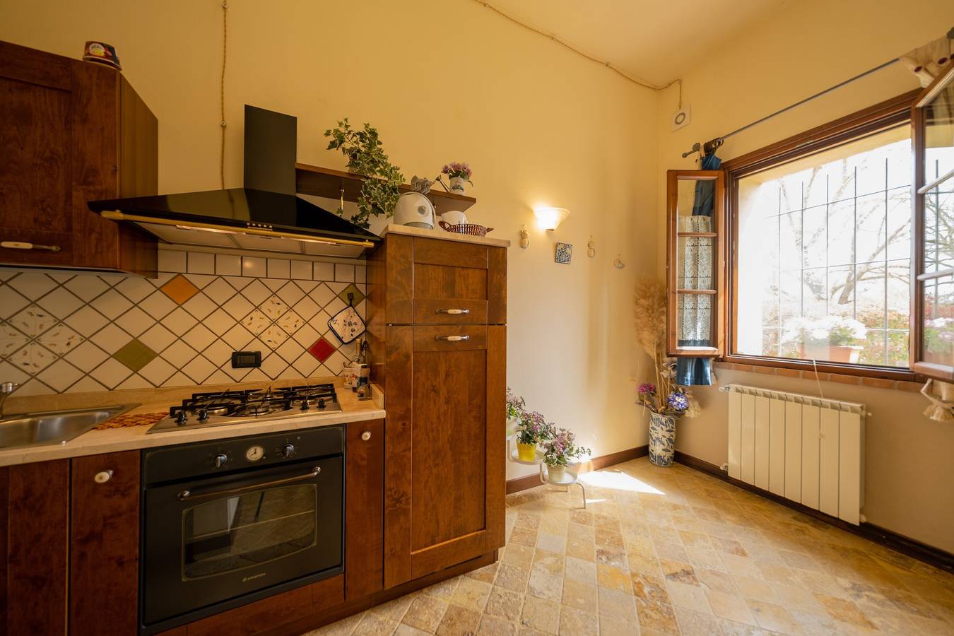 Entire apartment, Apartment 'Agriturismo Chianni - Trilocale 3' with Pool, Private Terrace and Wi-Fi in Chianni, Etruscan Coast